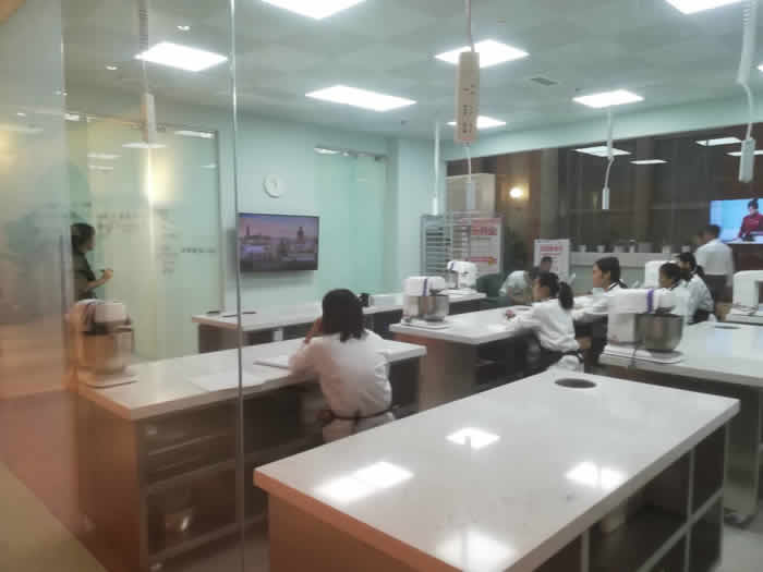 仁和春天烘焙培訓機構裝修-教室效果圖